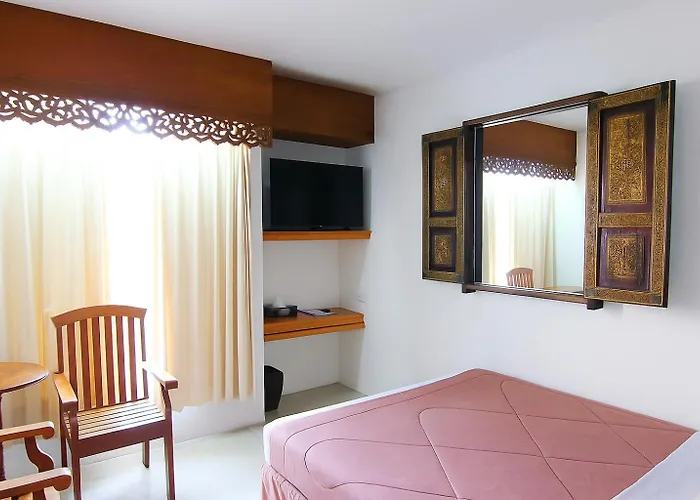 Bansabai Hostelling International 3*