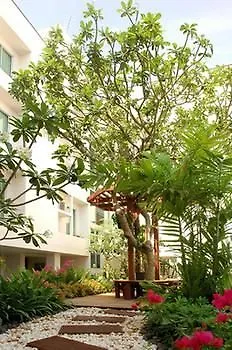Bansabai Hostelling International 3*